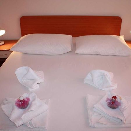 Villa Dvor Apartments Omis Ngoại thất bức ảnh