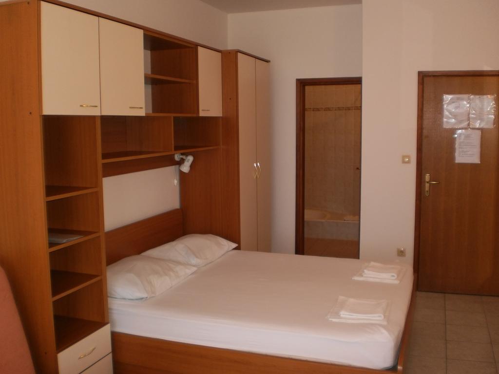 Villa Dvor Apartments Omis Ngoại thất bức ảnh