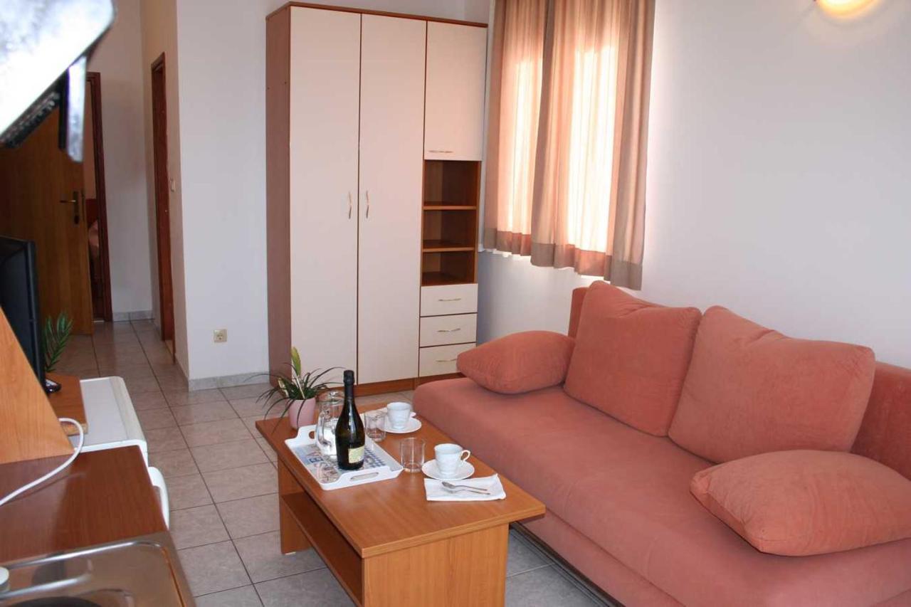 Villa Dvor Apartments Omis Ngoại thất bức ảnh