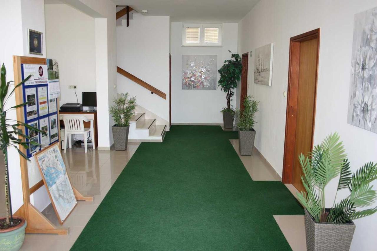 Villa Dvor Apartments Omis Ngoại thất bức ảnh